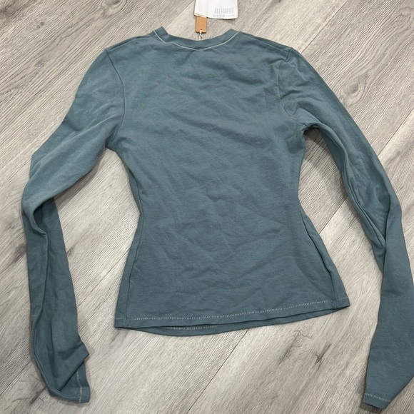 SKIMS COTTON JERSEY LONG SLEEVE T-SHIRT kyanite - Picture 4 of 4